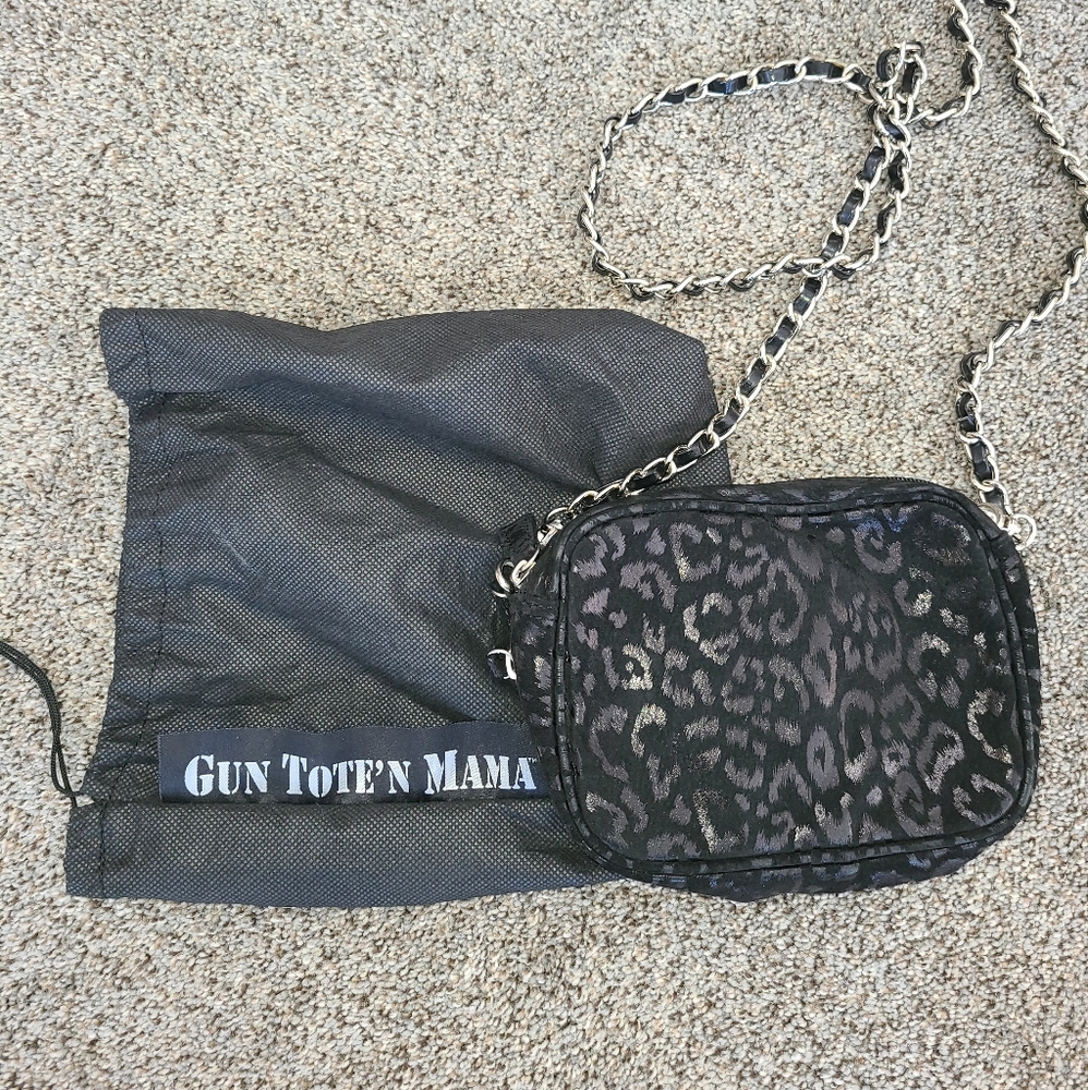 Black Handbag, Gun Tote'n Mama